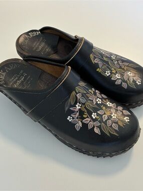 Vintage hand painted clogs 38